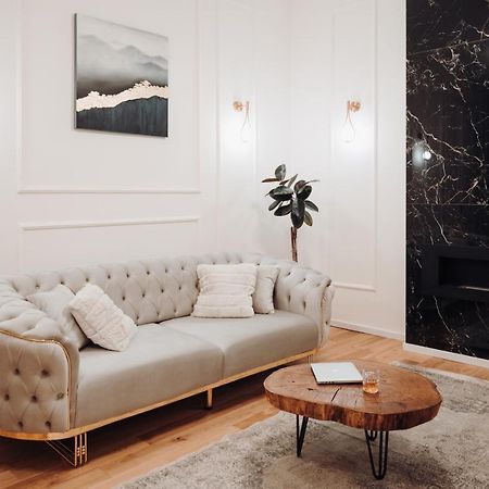Fabulous And Fancy City Center Designer Apartment Cluj-Napoca Ngoại thất bức ảnh