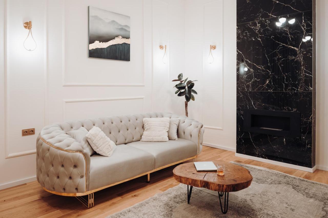 Fabulous And Fancy City Center Designer Apartment Cluj-Napoca Ngoại thất bức ảnh