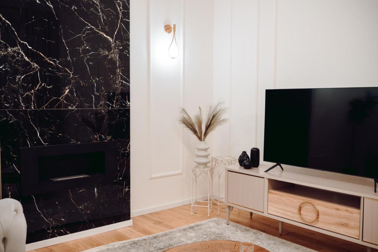 Fabulous And Fancy City Center Designer Apartment Cluj-Napoca Ngoại thất bức ảnh
