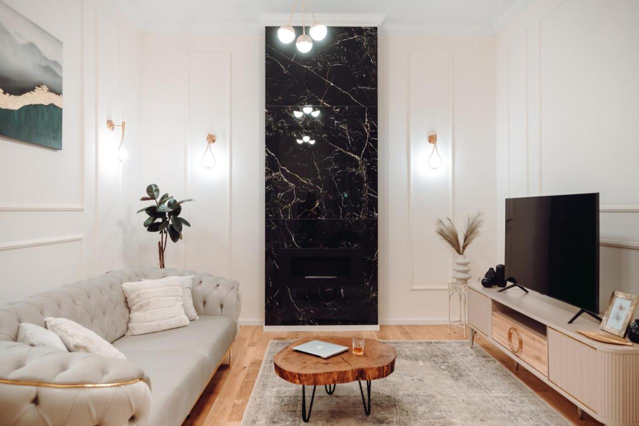 Fabulous And Fancy City Center Designer Apartment Cluj-Napoca Ngoại thất bức ảnh