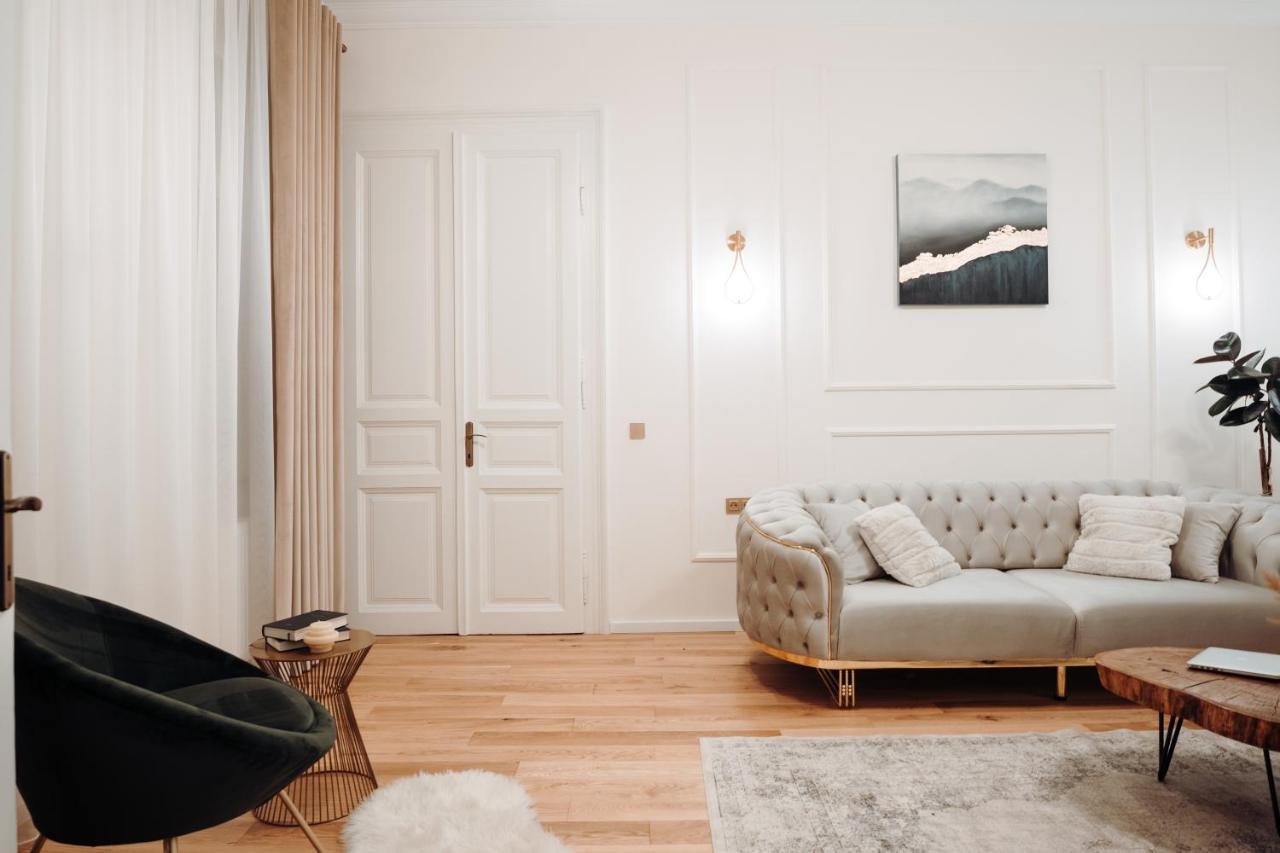 Fabulous And Fancy City Center Designer Apartment Cluj-Napoca Ngoại thất bức ảnh