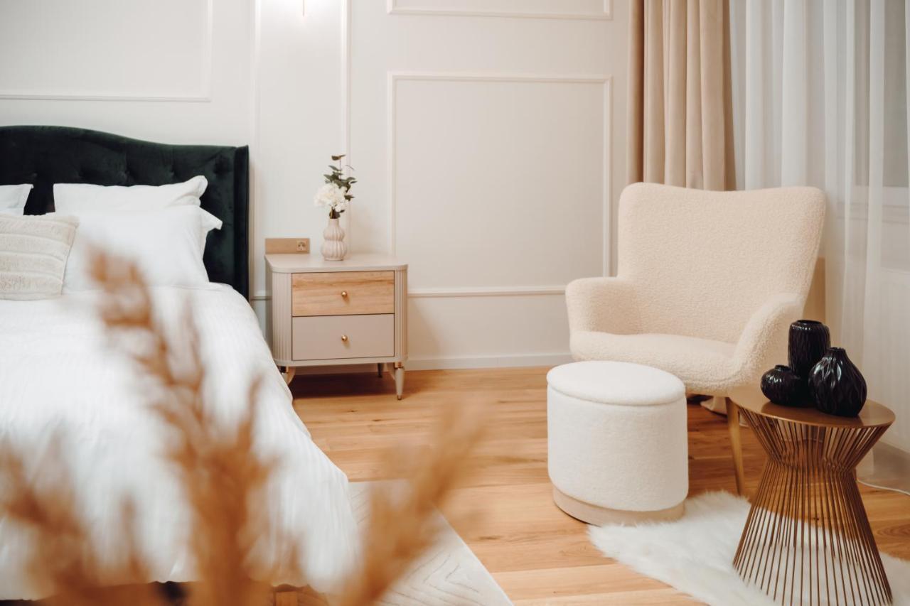 Fabulous And Fancy City Center Designer Apartment Cluj-Napoca Ngoại thất bức ảnh