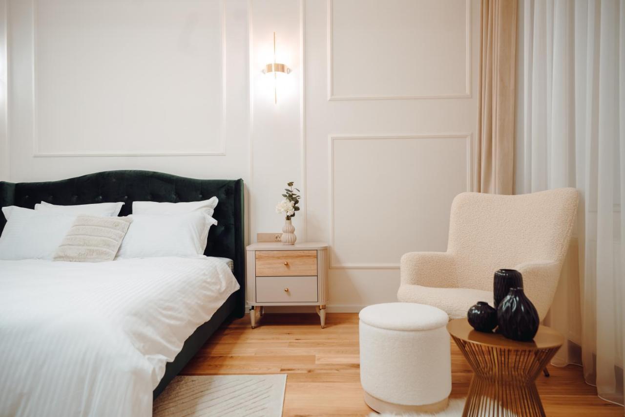 Fabulous And Fancy City Center Designer Apartment Cluj-Napoca Ngoại thất bức ảnh