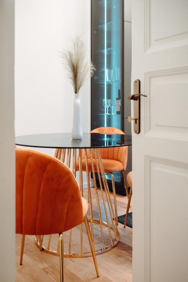 Fabulous And Fancy City Center Designer Apartment Cluj-Napoca Ngoại thất bức ảnh