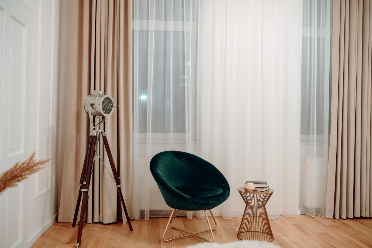 Fabulous And Fancy City Center Designer Apartment Cluj-Napoca Ngoại thất bức ảnh