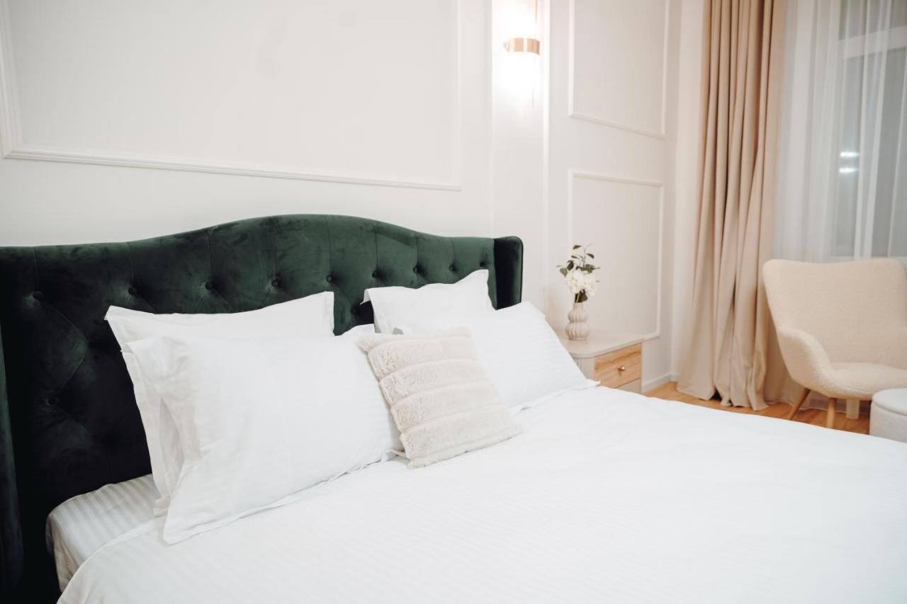 Fabulous And Fancy City Center Designer Apartment Cluj-Napoca Ngoại thất bức ảnh