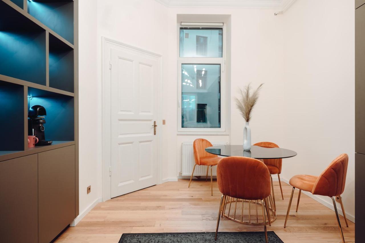 Fabulous And Fancy City Center Designer Apartment Cluj-Napoca Ngoại thất bức ảnh