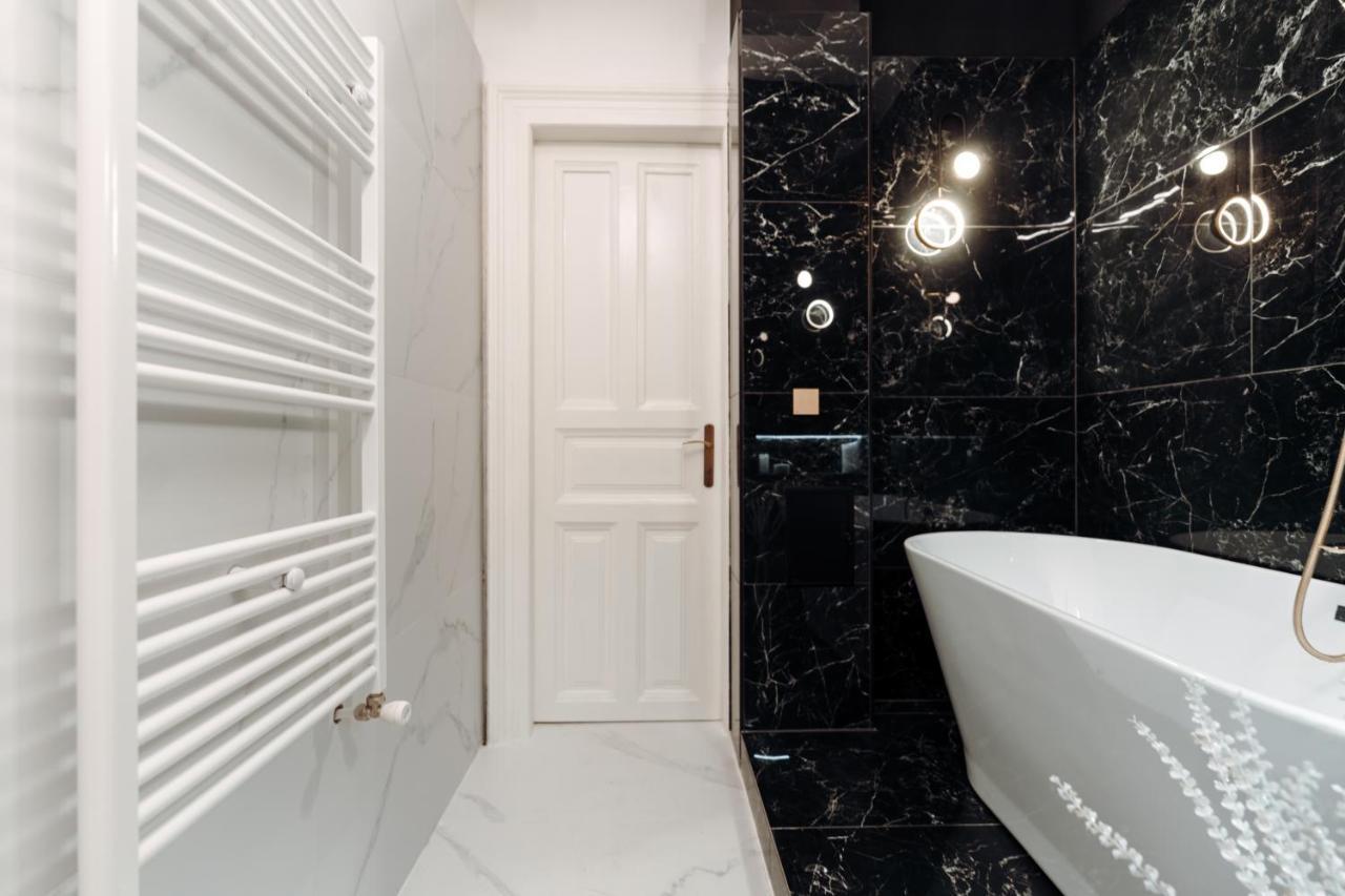 Fabulous And Fancy City Center Designer Apartment Cluj-Napoca Ngoại thất bức ảnh