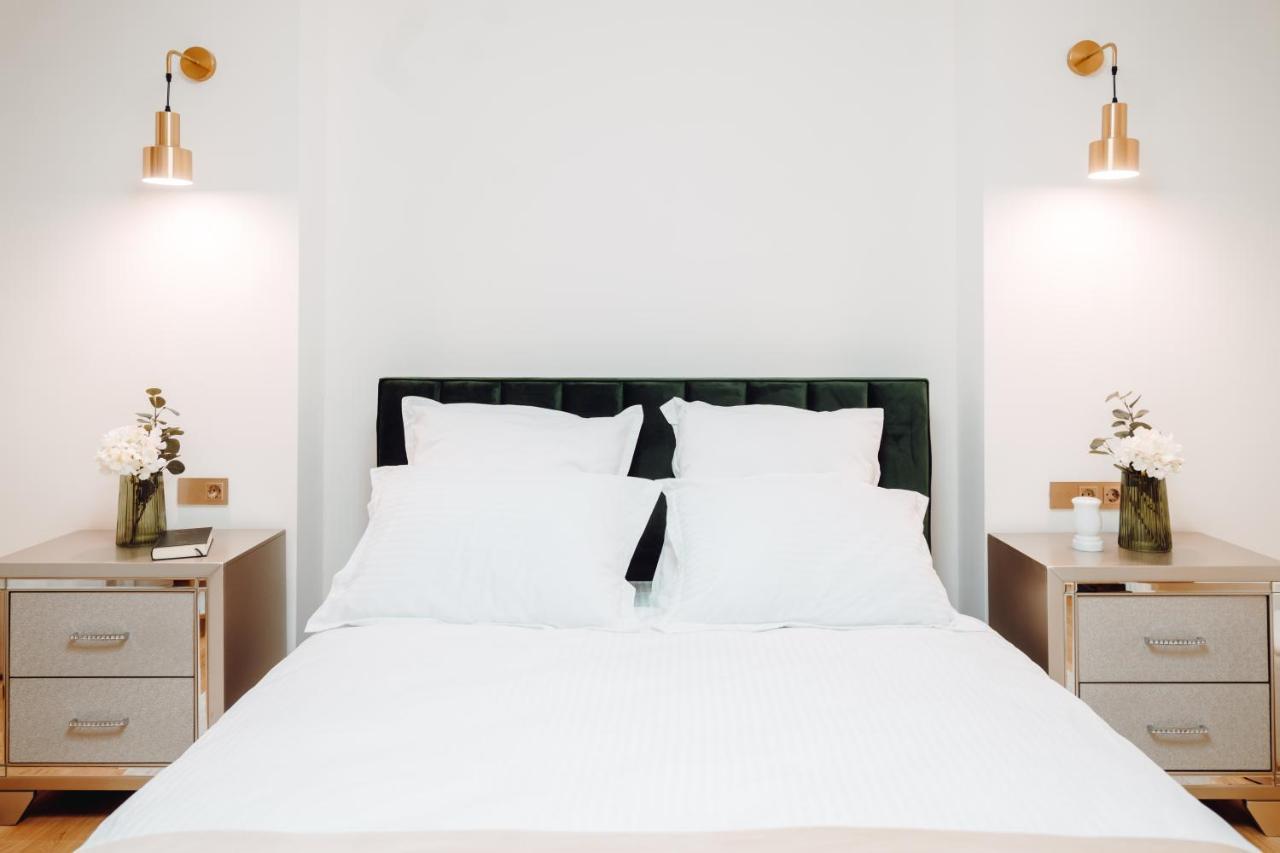 Fabulous And Fancy City Center Designer Apartment Cluj-Napoca Ngoại thất bức ảnh