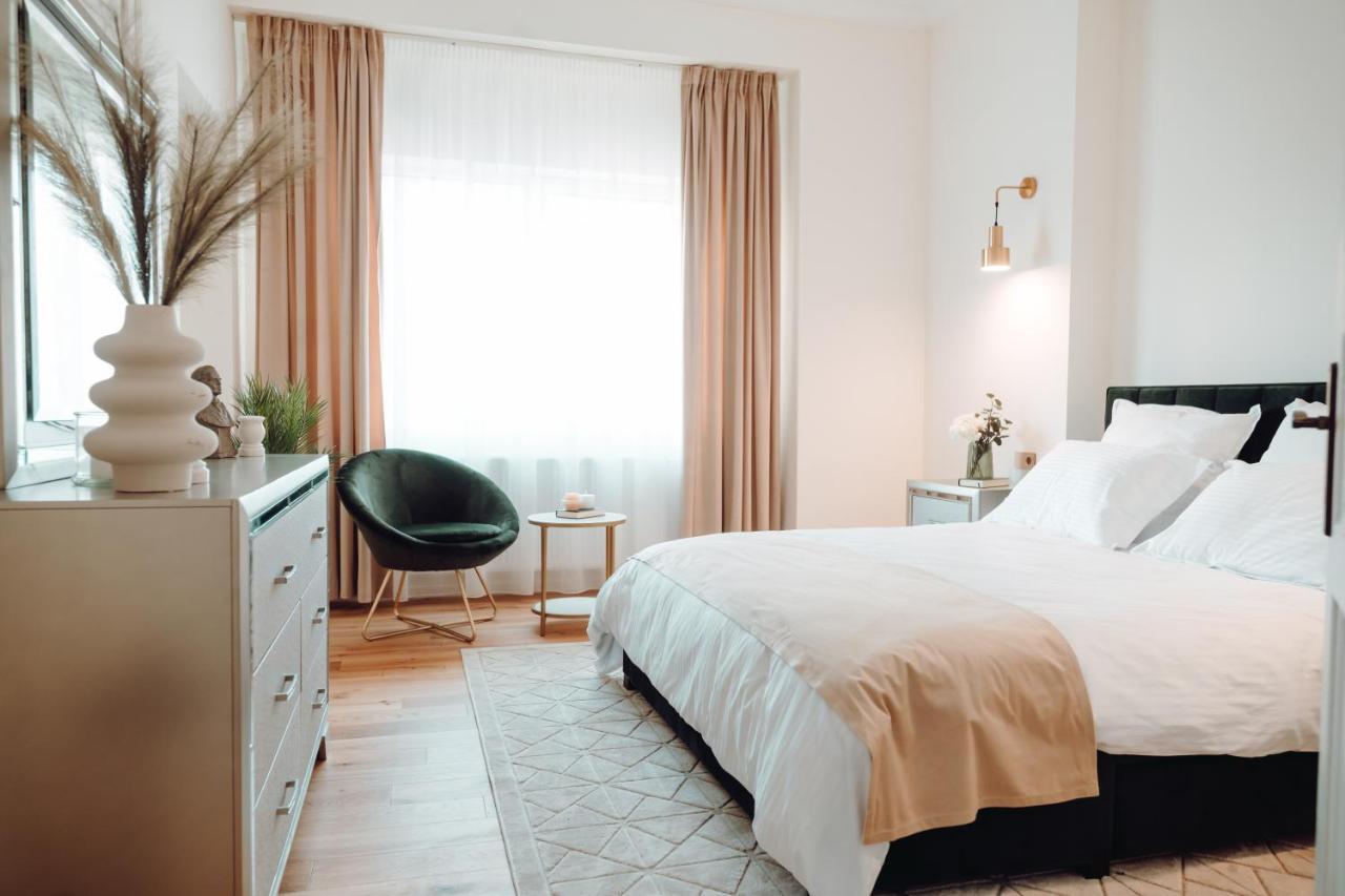 Fabulous And Fancy City Center Designer Apartment Cluj-Napoca Ngoại thất bức ảnh