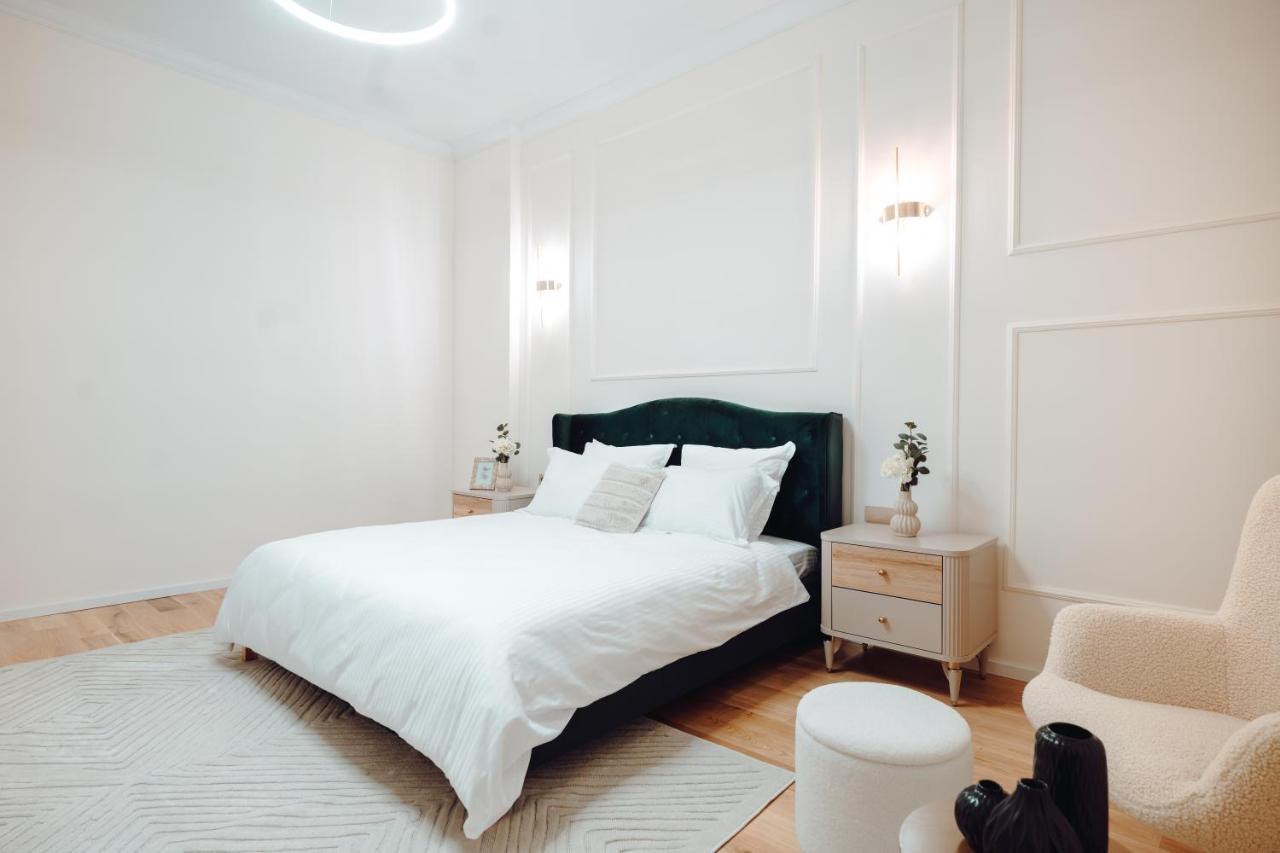 Fabulous And Fancy City Center Designer Apartment Cluj-Napoca Ngoại thất bức ảnh