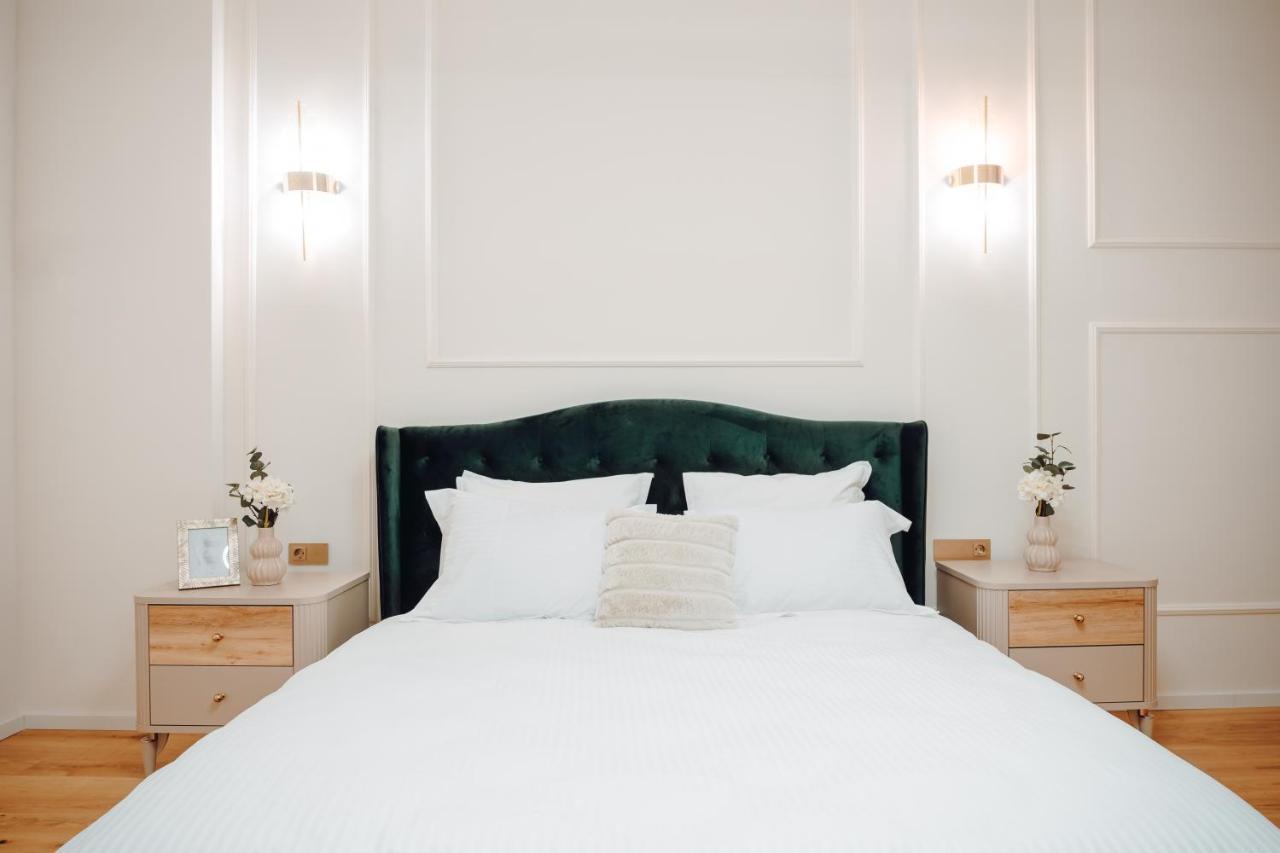 Fabulous And Fancy City Center Designer Apartment Cluj-Napoca Ngoại thất bức ảnh