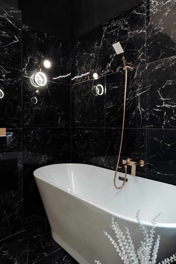 Fabulous And Fancy City Center Designer Apartment Cluj-Napoca Ngoại thất bức ảnh