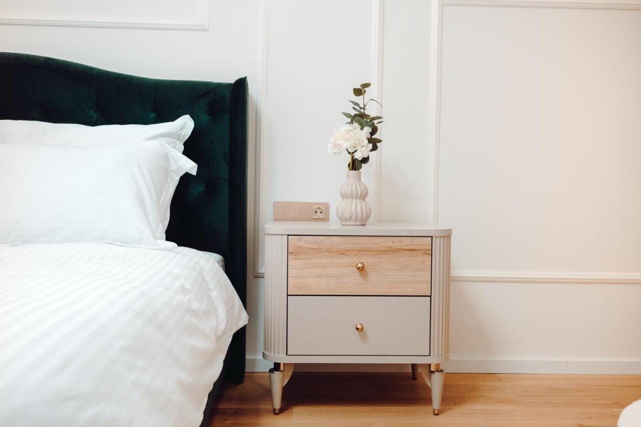 Fabulous And Fancy City Center Designer Apartment Cluj-Napoca Ngoại thất bức ảnh