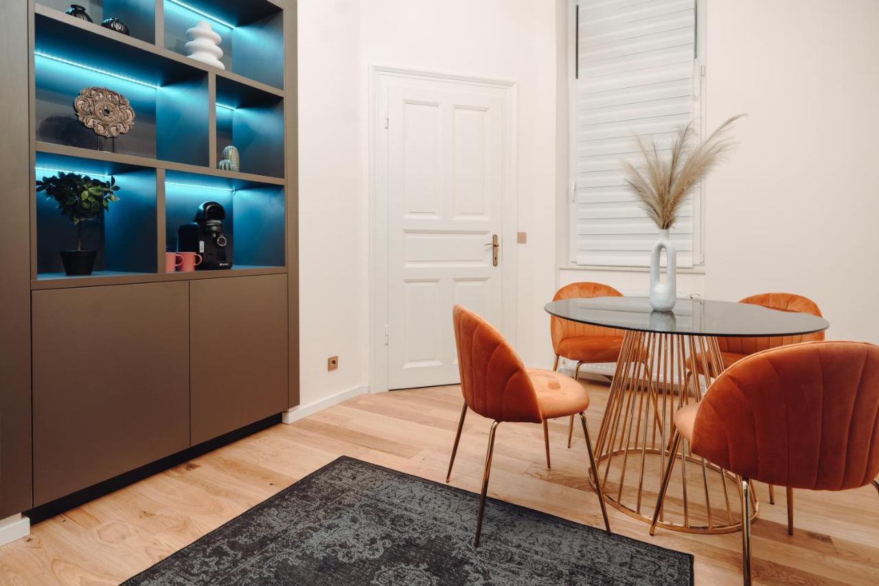 Fabulous And Fancy City Center Designer Apartment Cluj-Napoca Ngoại thất bức ảnh