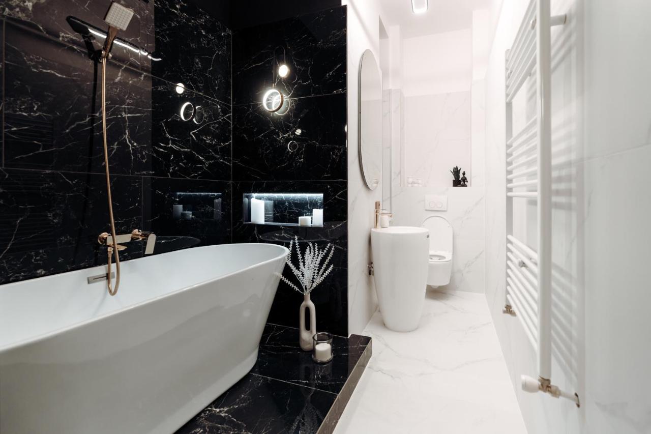 Fabulous And Fancy City Center Designer Apartment Cluj-Napoca Ngoại thất bức ảnh