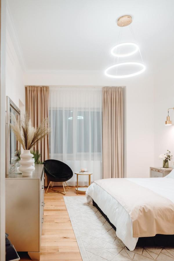 Fabulous And Fancy City Center Designer Apartment Cluj-Napoca Ngoại thất bức ảnh