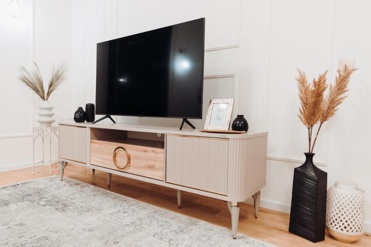 Fabulous And Fancy City Center Designer Apartment Cluj-Napoca Ngoại thất bức ảnh