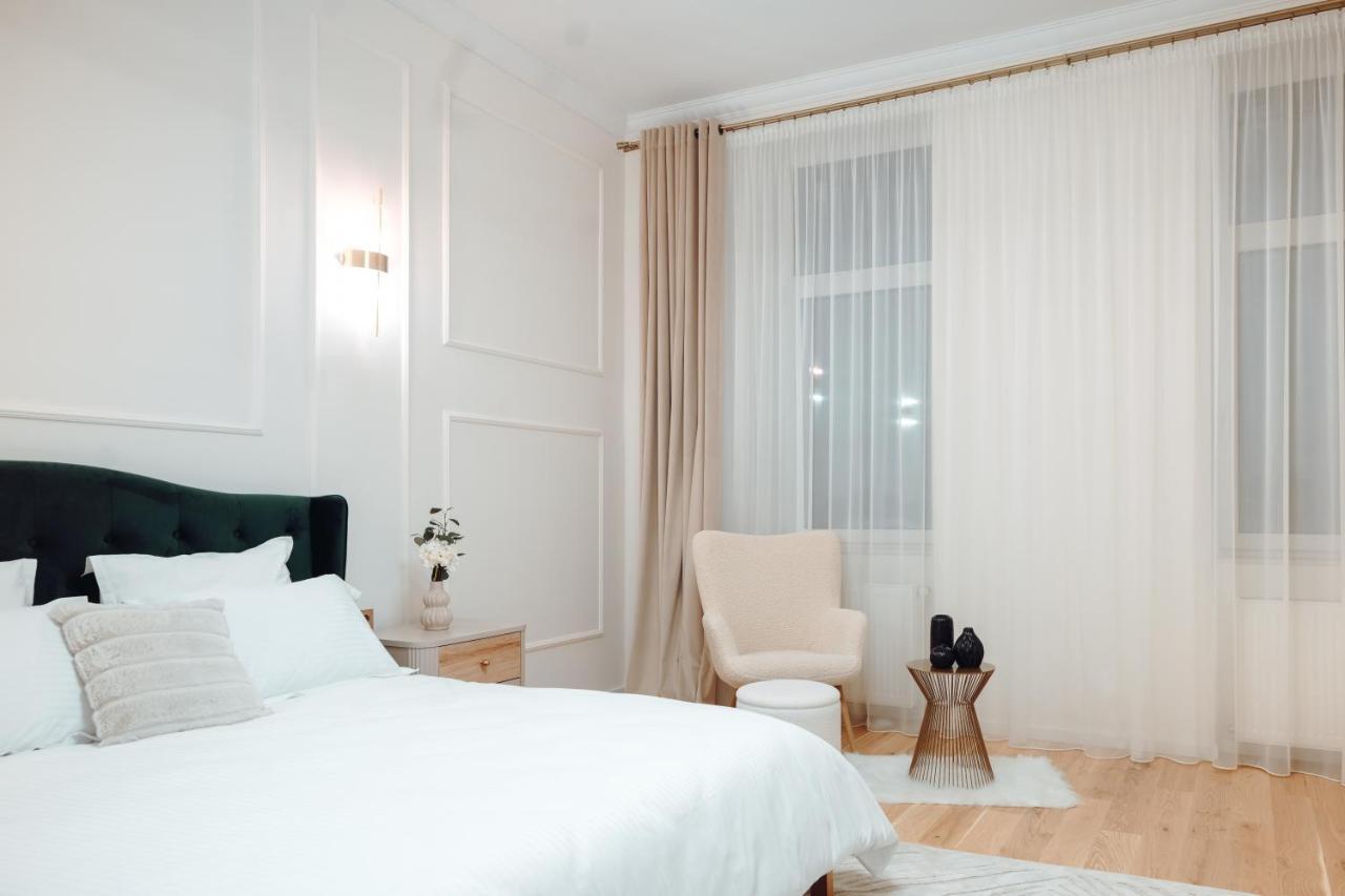 Fabulous And Fancy City Center Designer Apartment Cluj-Napoca Ngoại thất bức ảnh