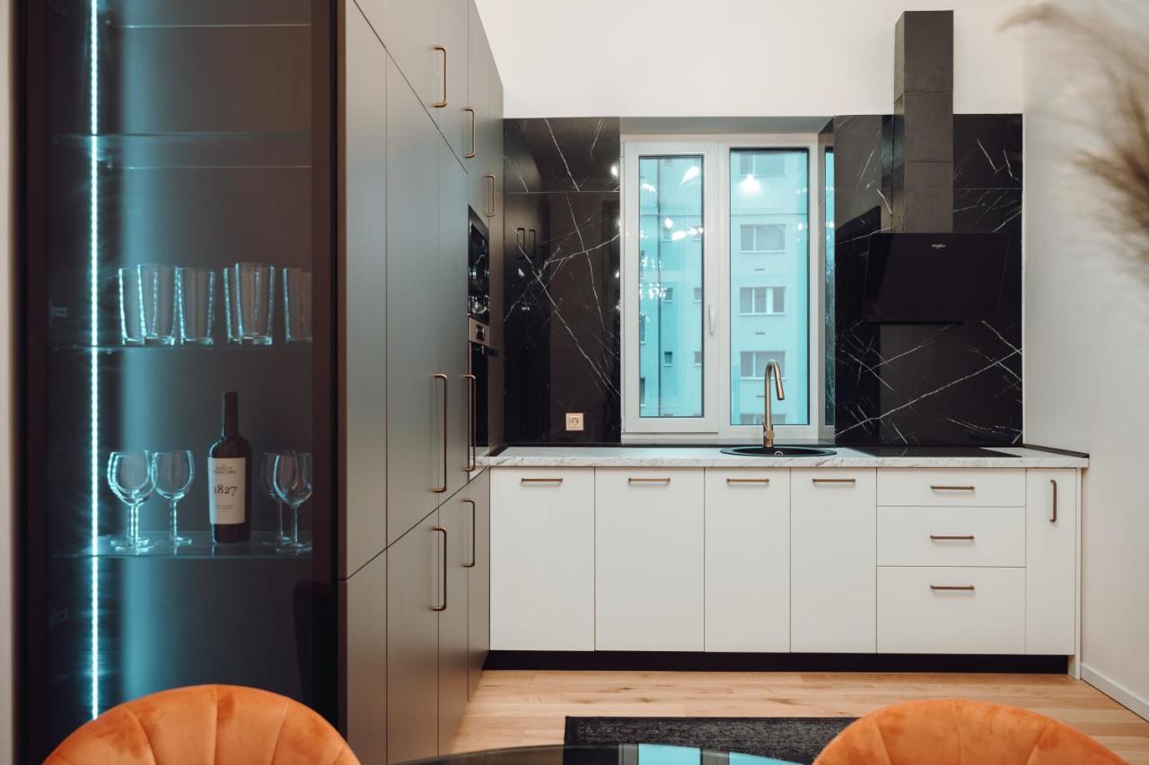 Fabulous And Fancy City Center Designer Apartment Cluj-Napoca Ngoại thất bức ảnh
