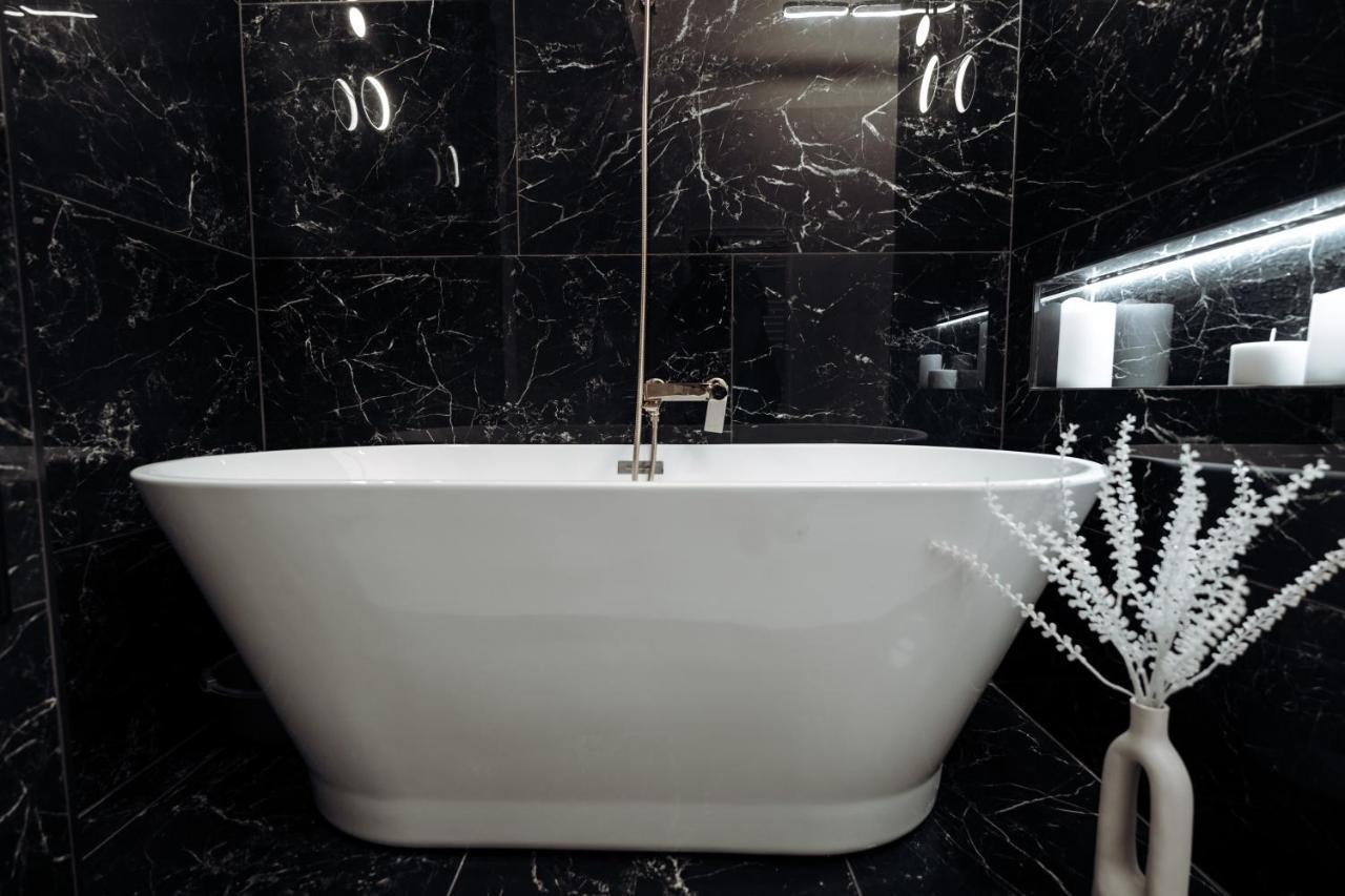 Fabulous And Fancy City Center Designer Apartment Cluj-Napoca Ngoại thất bức ảnh